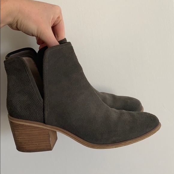 Boots - Picture 2 of 4